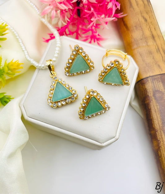 FANCY BEAUTIFUL ZIRCON WORK LOCKET SET