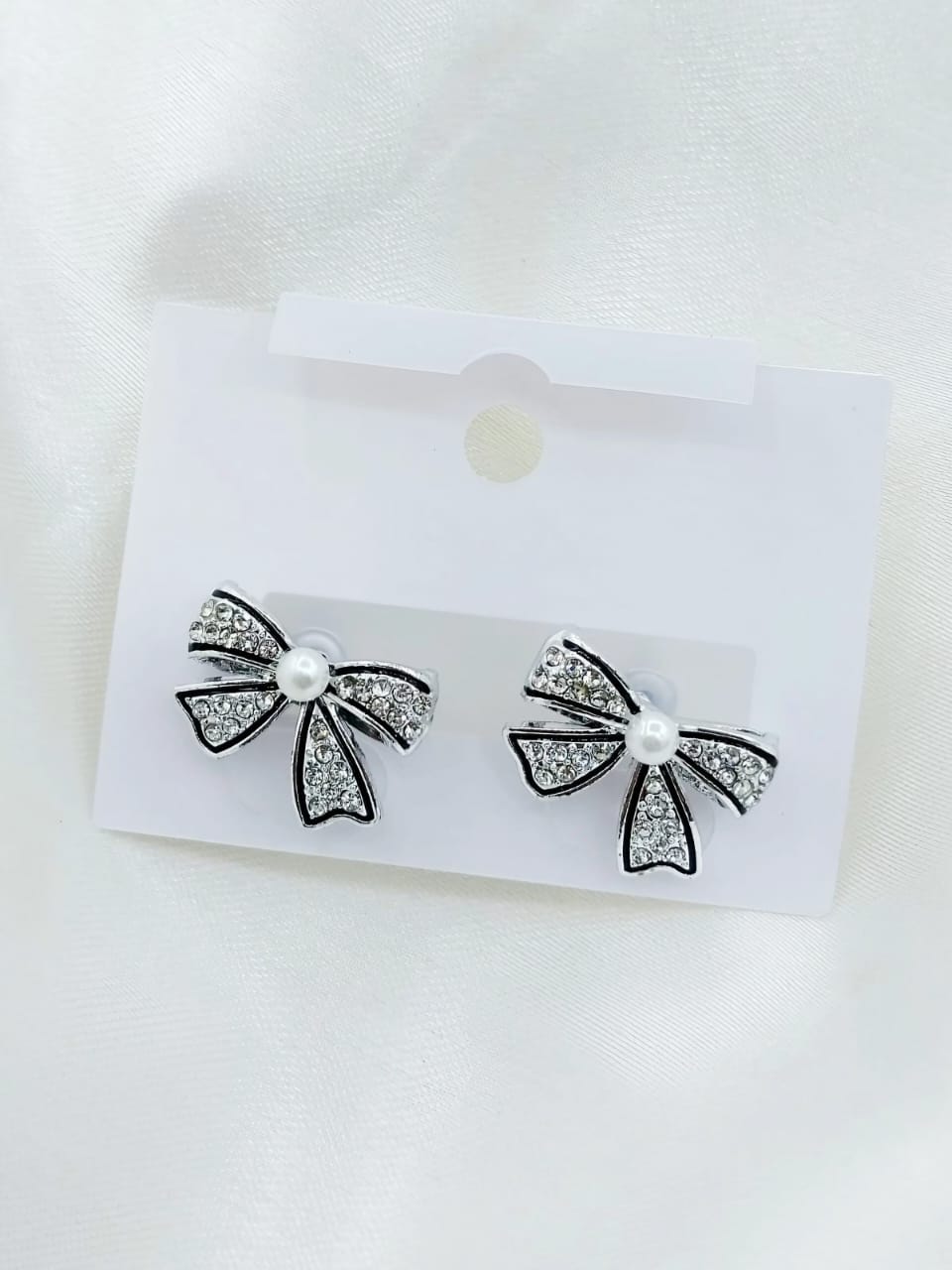 VINTAGE RIBBON BOW PEARL GOLD AND SILVER STUDS