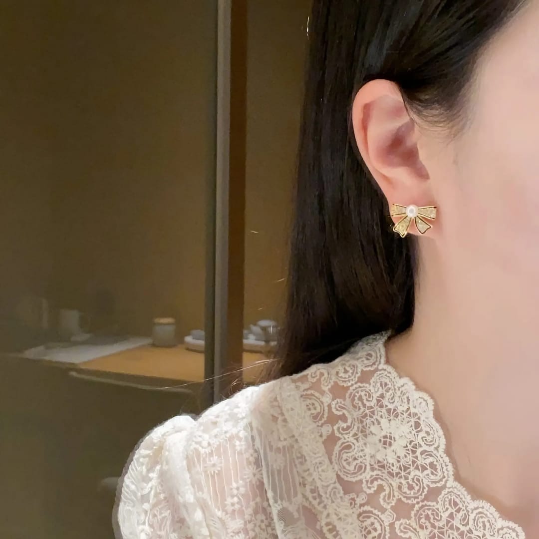 VINTAGE RIBBON BOW PEARL GOLD AND SILVER STUDS